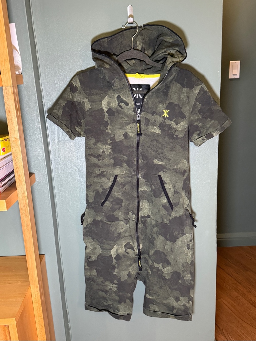 Onepiece of Norway Camo Short-Sleeve Hooded Romper with Zip Men’s Small